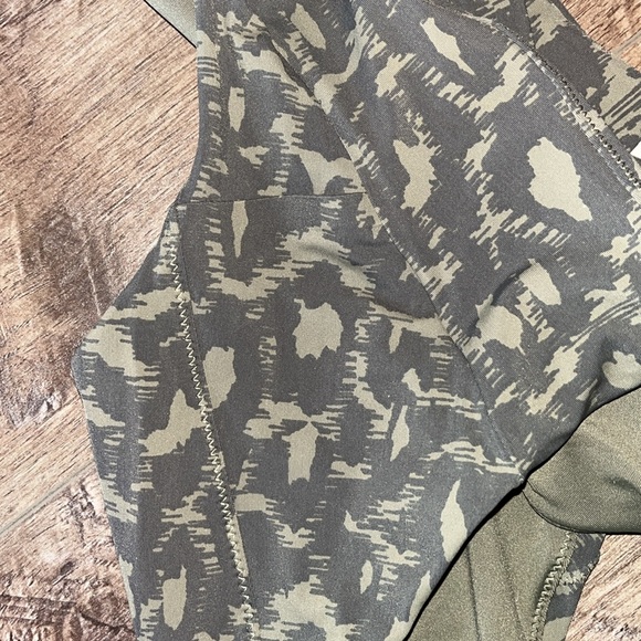 VUORI ONE-PIECE "DUNE" BATHING SUIT SIZE XSMALL NWOT - Picture 4 of 7